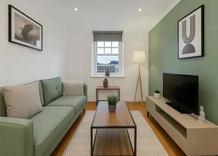 2 Bed Flat Near Old Street Station